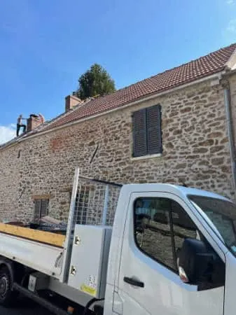 Pose de gouttières en zinc