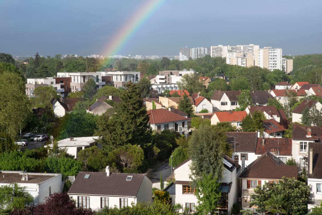 Zone pavillonnaire des Yvelines vue depuis un toit